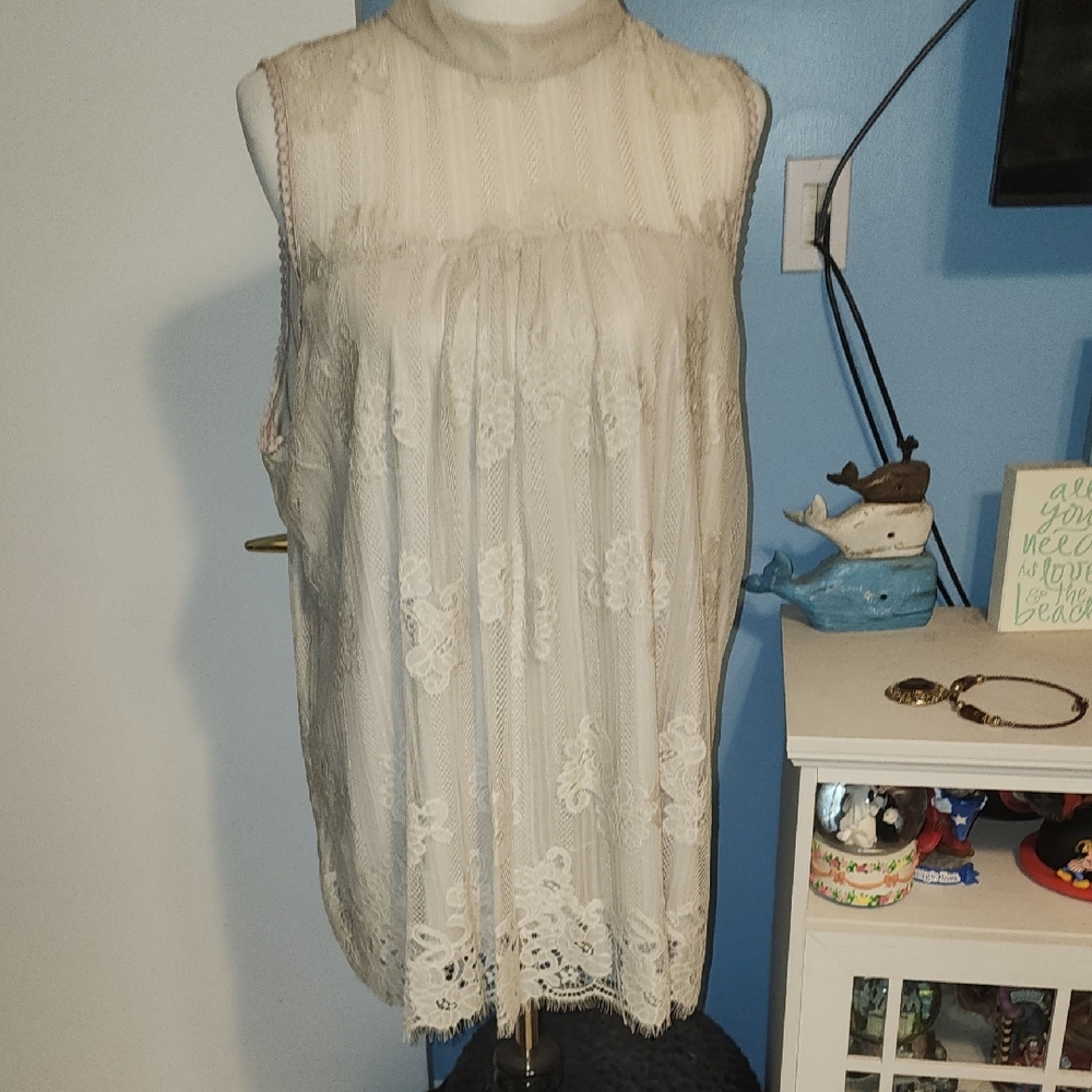 Elegant Cream Lace Sleeveless Shirt